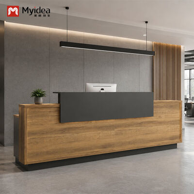 Acquistare Moderna reception desk con armadietto di stoccaggio integrato ️ Realizzata con tabelloni ingrossati eco-compatibili, robusta, spaziosa e perfetta per le bancarelle frontali ad alto traffico. online manufacture